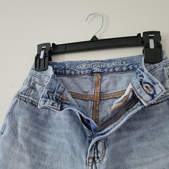 American Eagle Mom Jeans Cut Off Shorts Distressed Light Wash 00 Regular - Picture 6 of 8